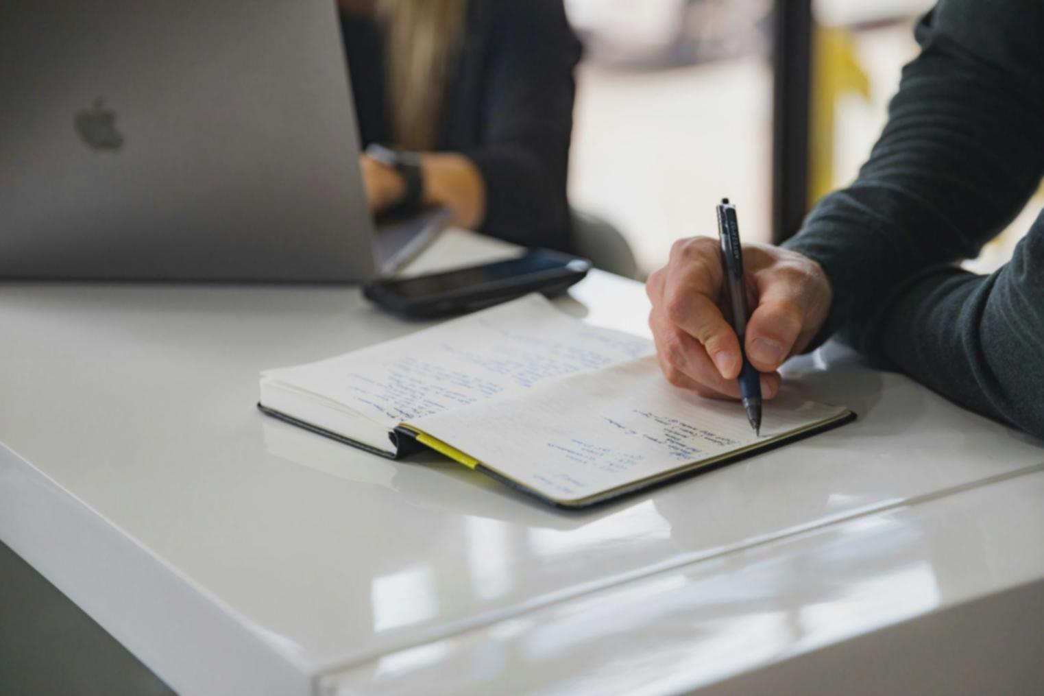 Équipe cirenneina travaillant sur des solutions d'automatisation financière